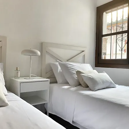 Santa Marina Con Patio Andalusí *